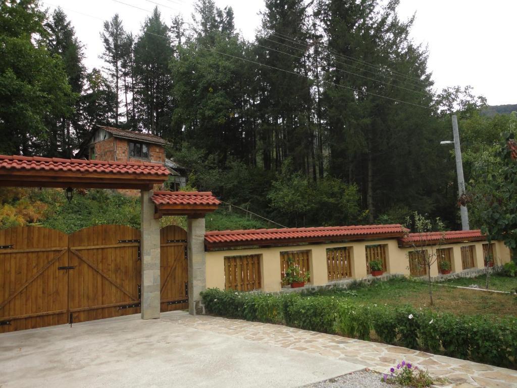 Villa Nanevi Teteven Buitenkant foto